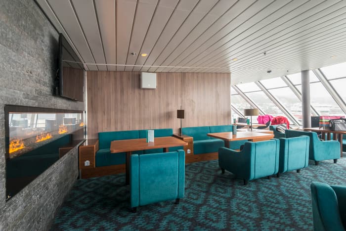 Hurtigrutenn - MS Polarlys - Explorer Lounge 1.JPG